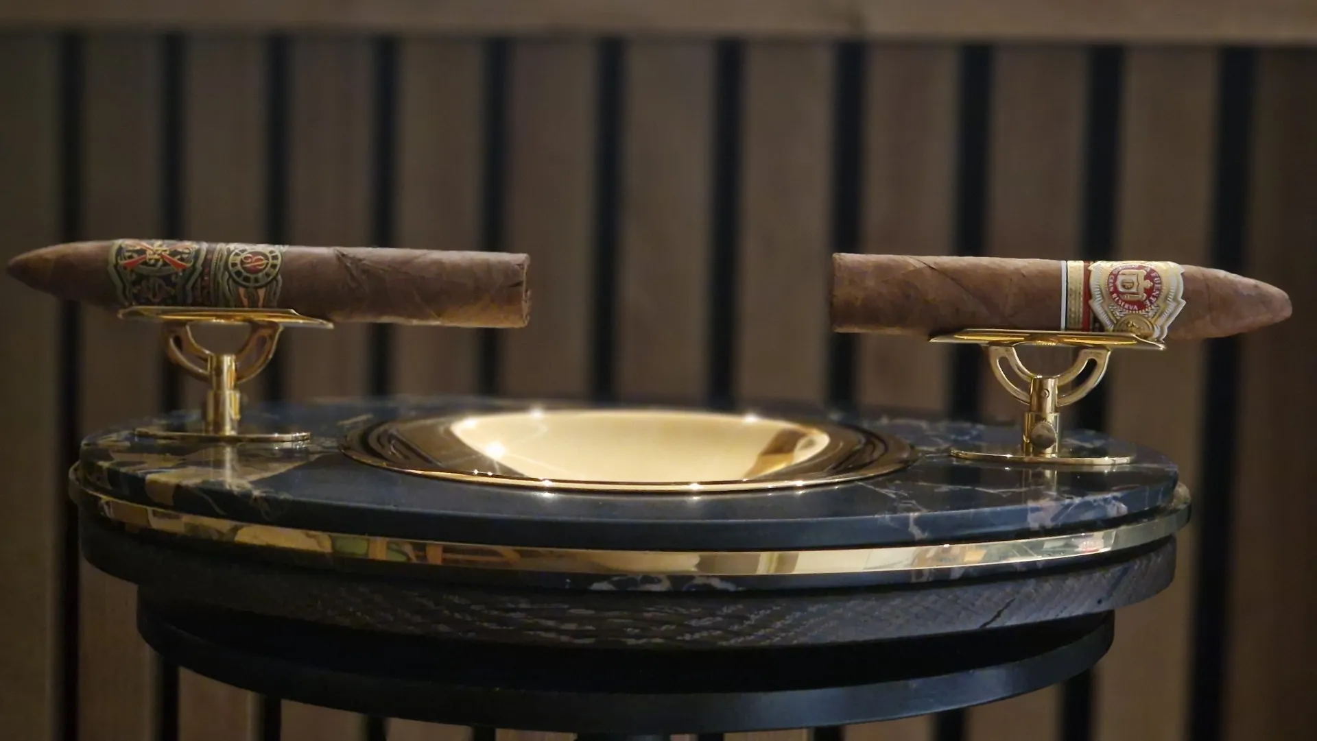 “EL PRESIDENTE” DIPLOMATICO 01