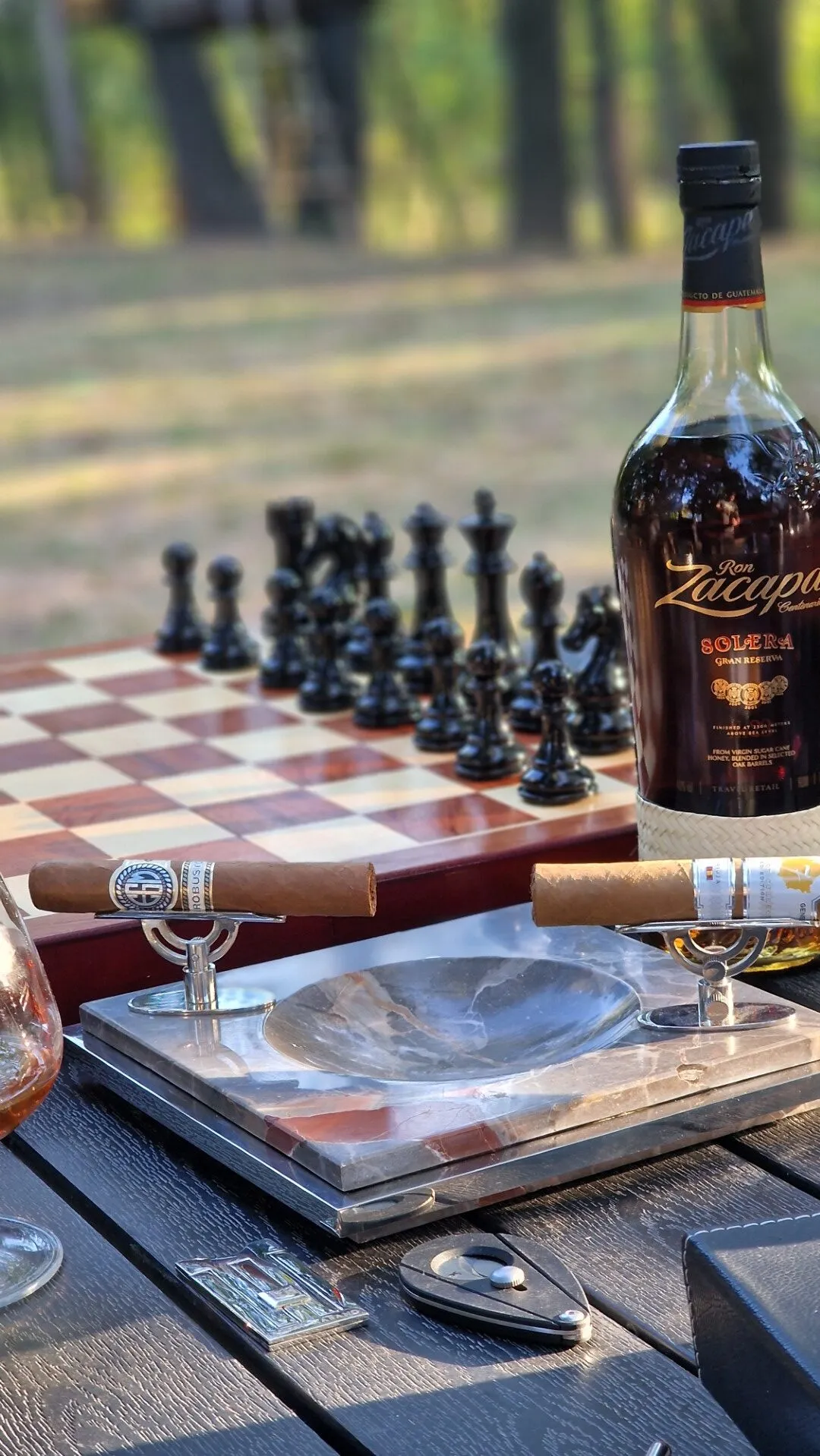 GRAY CLUB 4 X 4 WITH 4 CIGAR HOLDERS